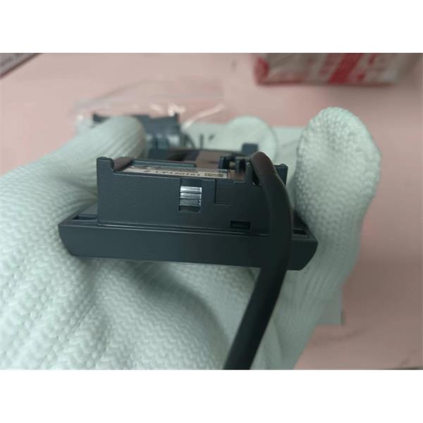 KEYENCE超小型數(shù)字激光傳感器放大器單元LV-N10